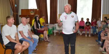 Встреча с легендарным тренером и товарищеский матч: праздник футбола в воспитательно-оздоровительном лагере "Бродовка"